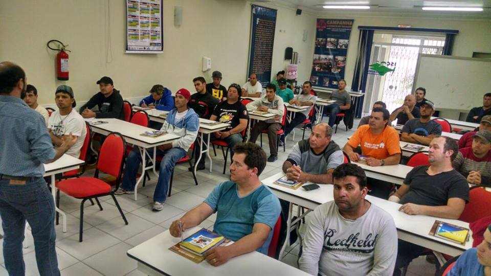 Cacá Pereira anuncia abertura de mais 850 vagas para cursos gratuito aos motofretistas
